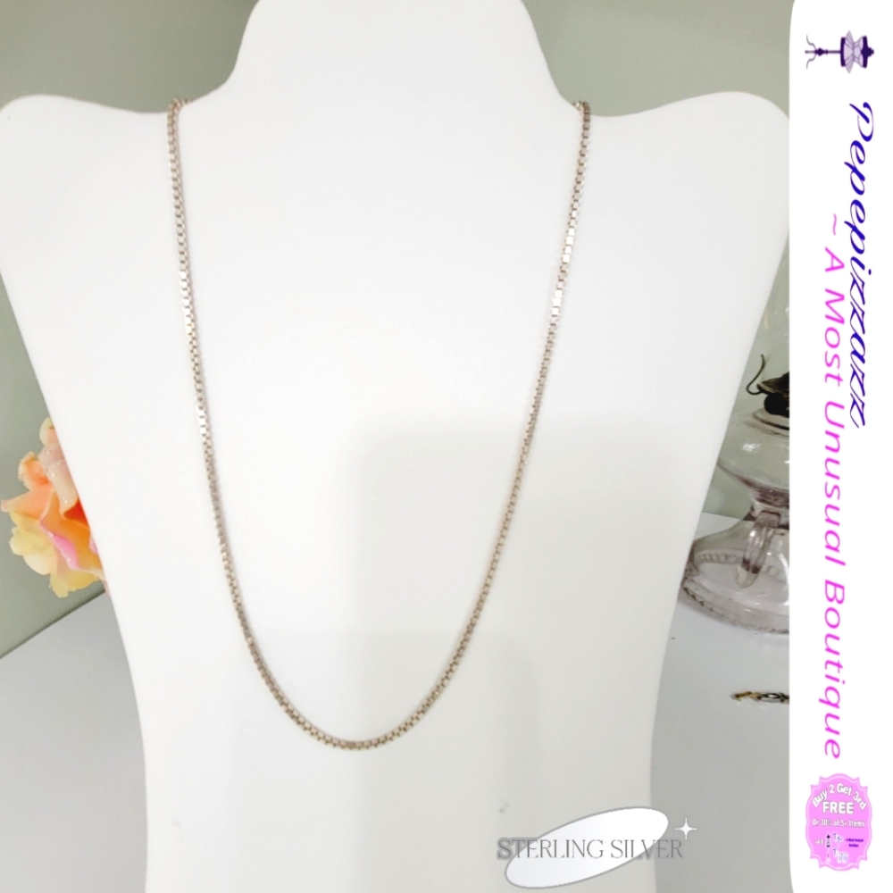 Sterling Silver ITALY 925 box chain necklace.  Aprox 18" 6mm and 11g. Beautiful